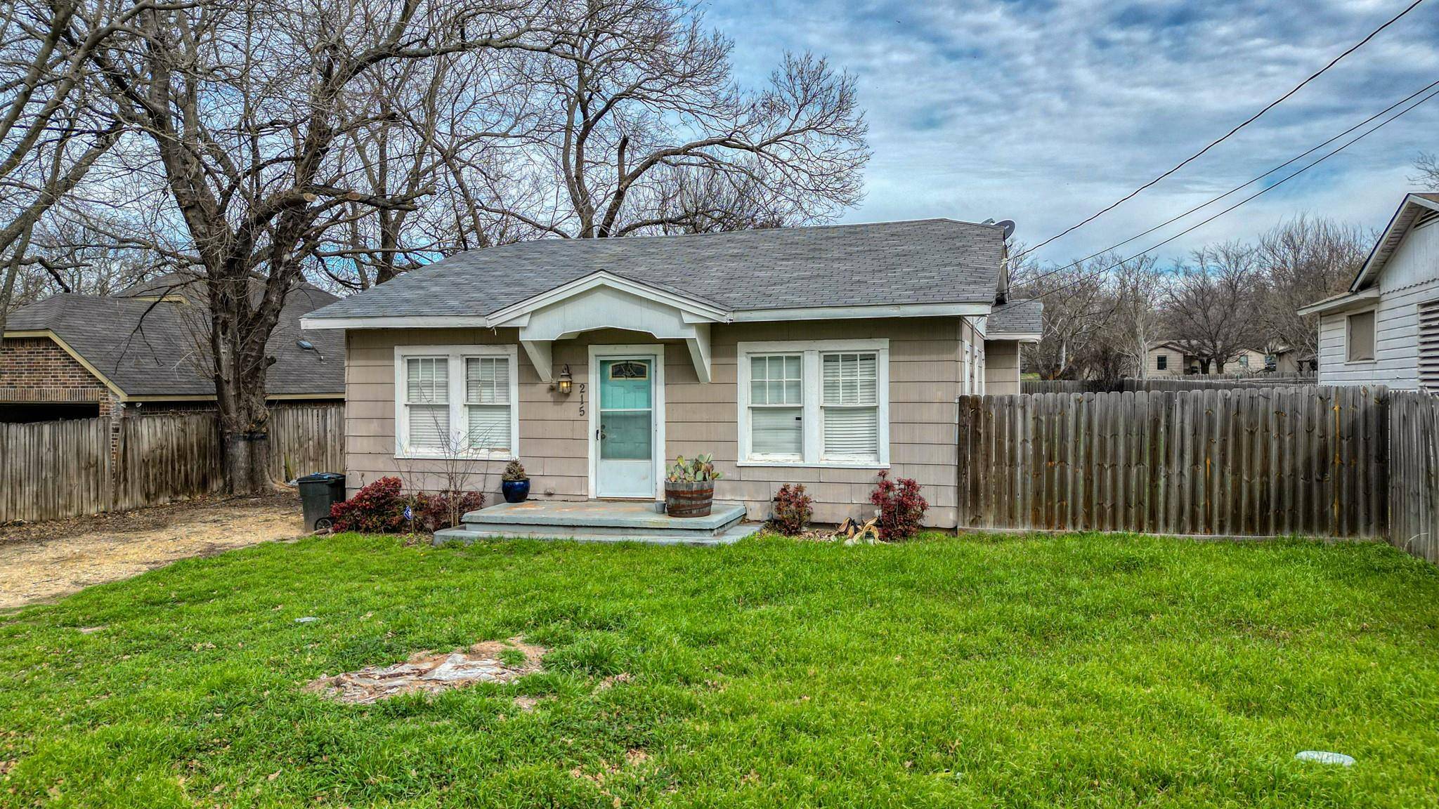 Weatherford, TX 76086,215 E 3rd Street