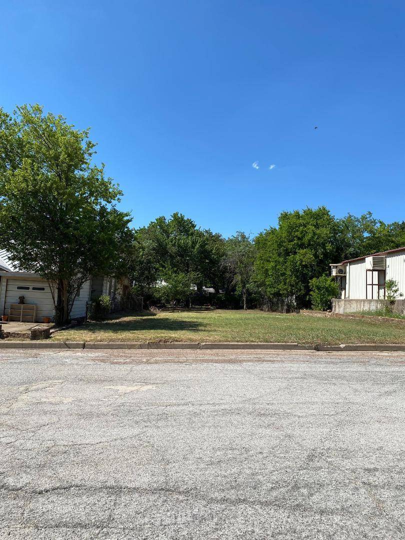 Mineral Wells, TX 76067,116C NW 7th Street