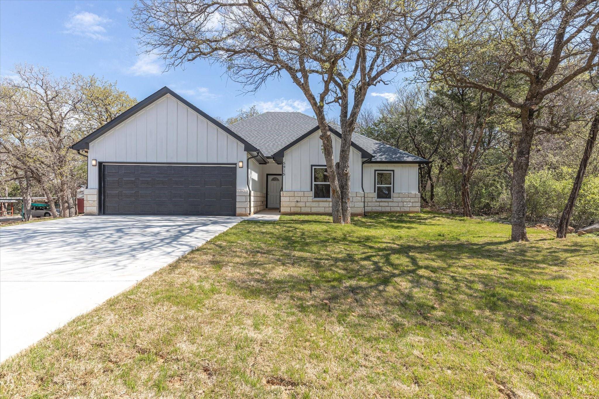 Granbury, TX 76048,5915 Lakeside Hills Court