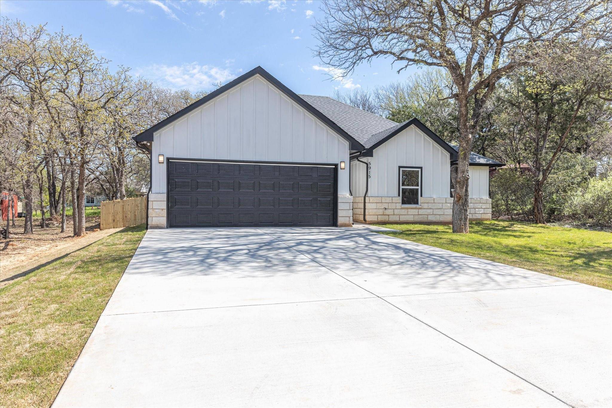 Granbury, TX 76048,5915 Lakeside Hills Court