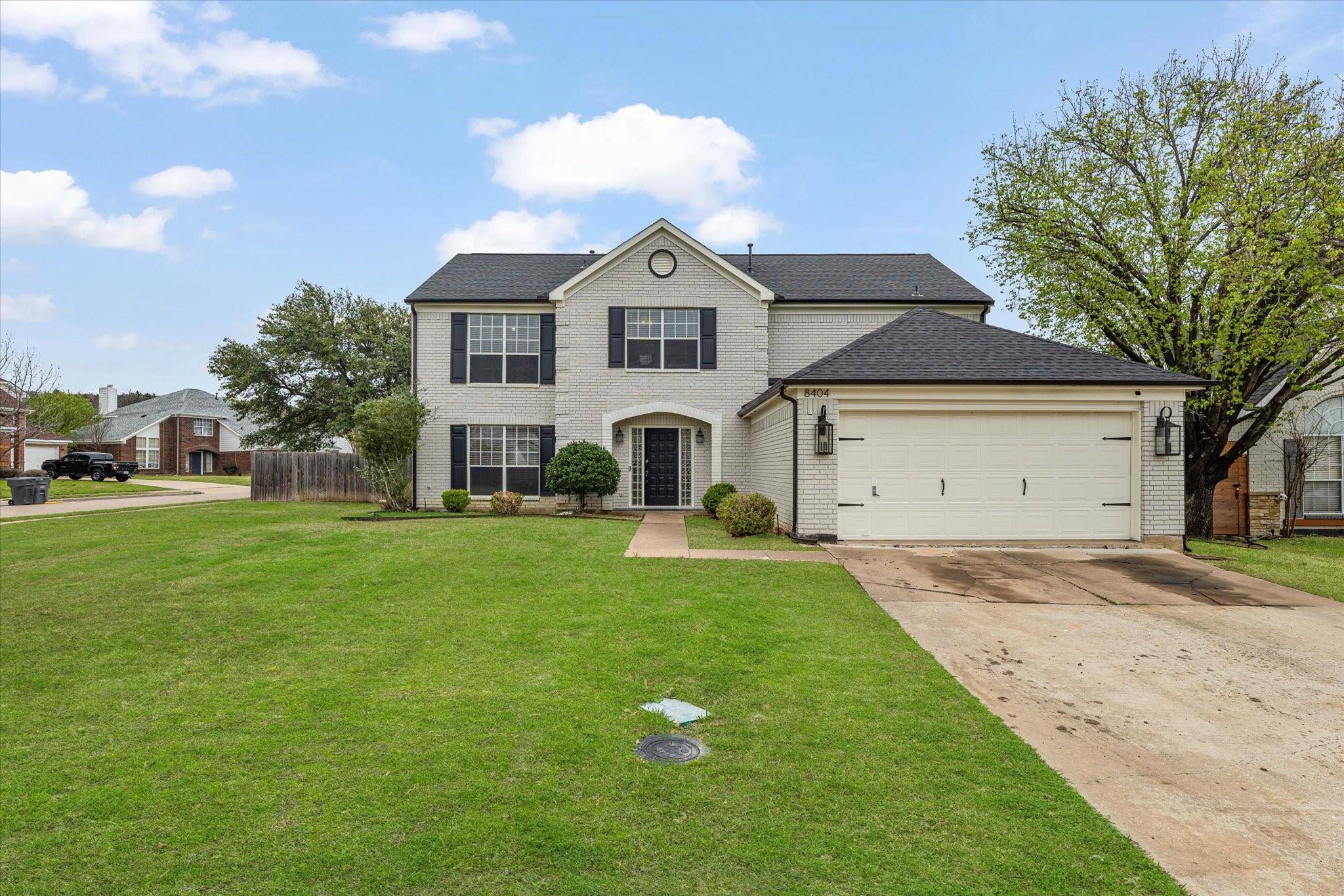 Dallas, TX 75249,8404 Creekbluff Drive