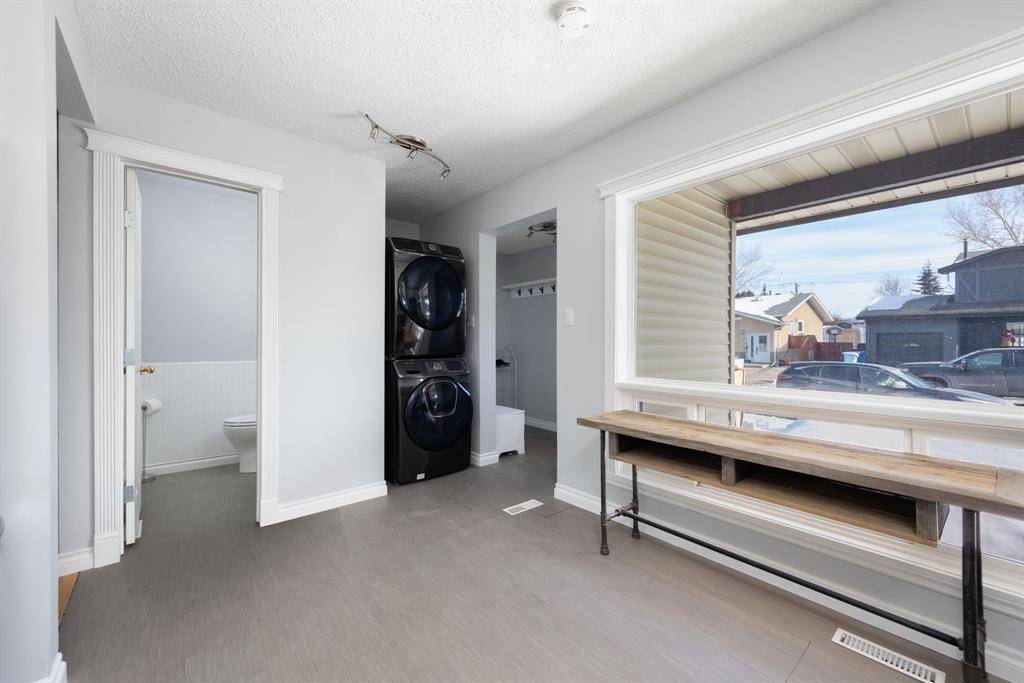 Fort Mcmurray, AB T9J 1J9,109 Grayling CRES