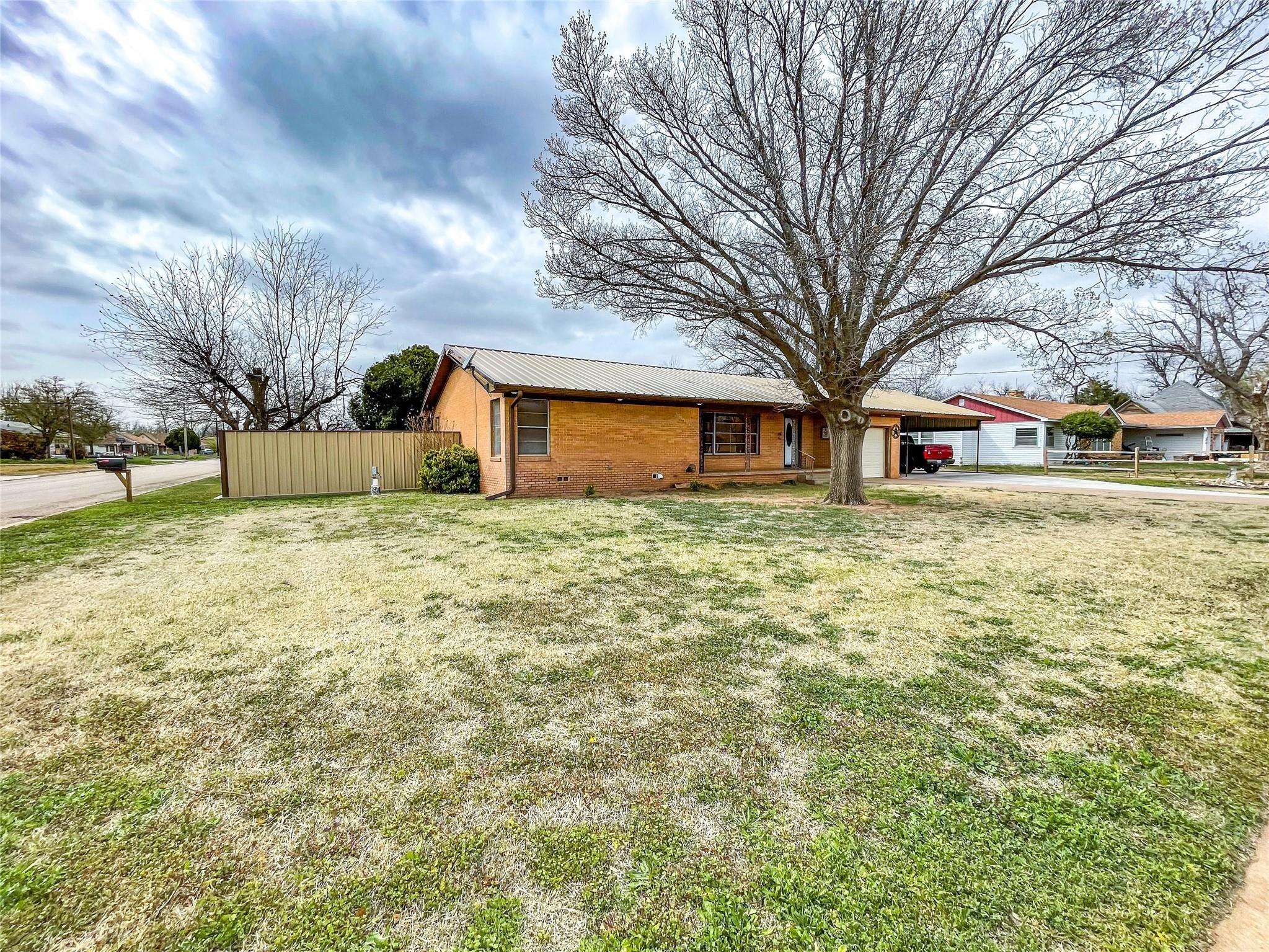 Munday, TX 76371,261 S 7th Avenue