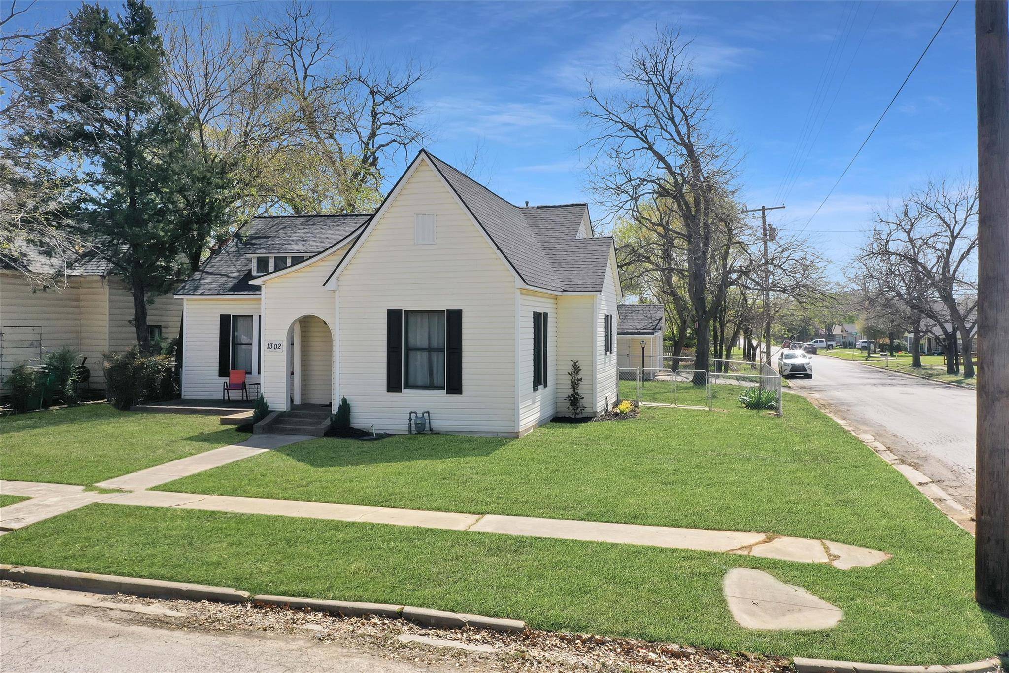 Gainesville, TX 76240,1302 E Pecan Street