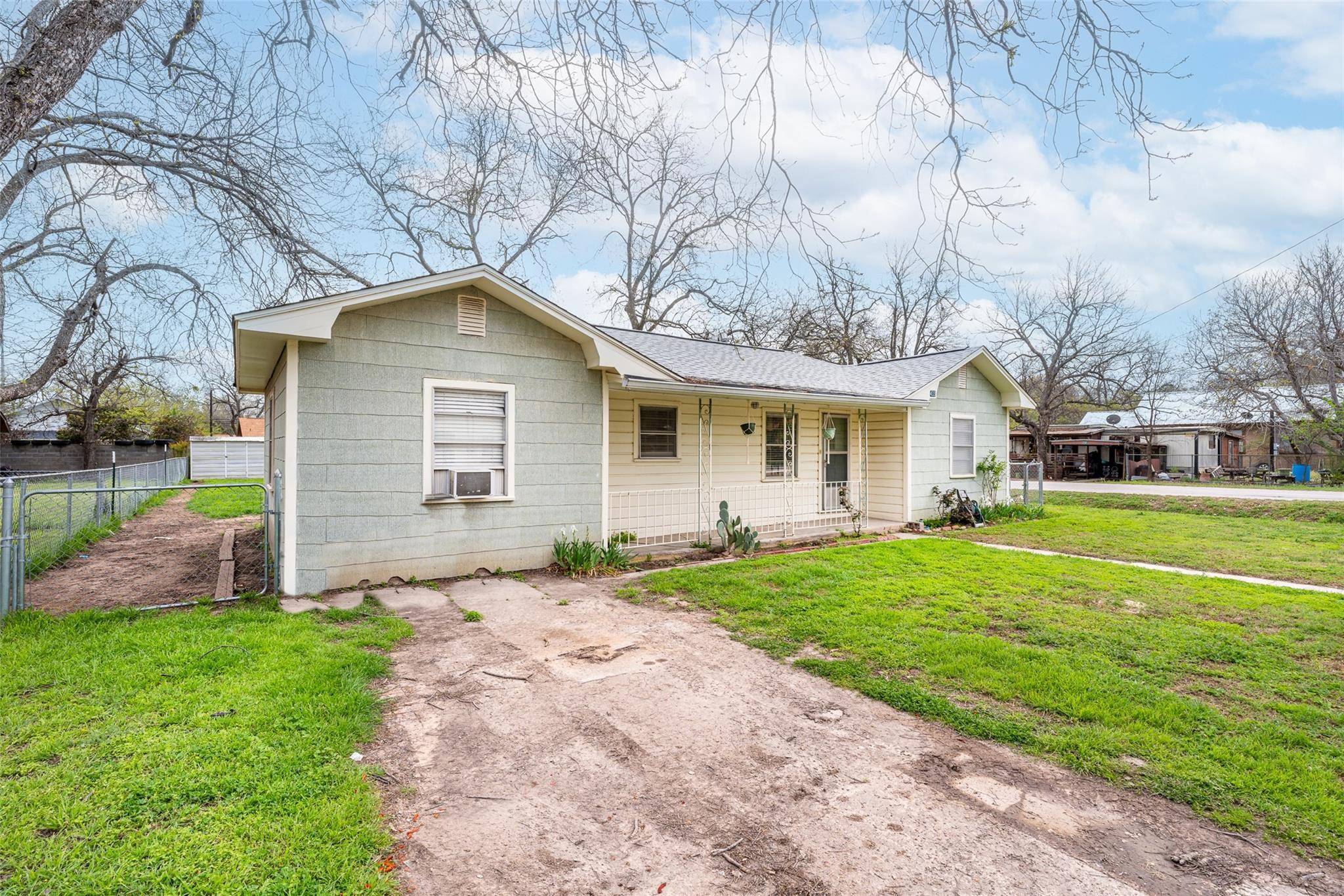 De Leon, TX 76444,433 S Rusk Street