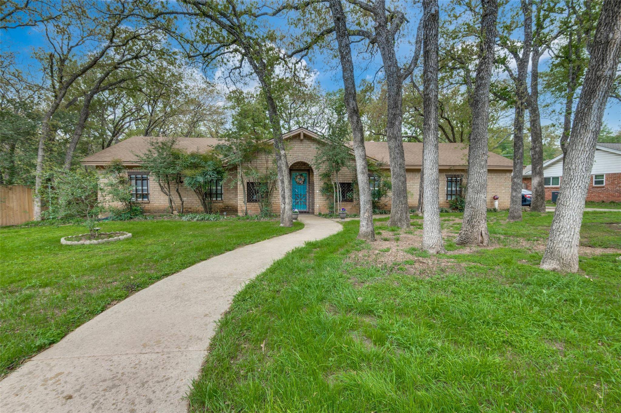 Euless, TX 76039,107 Shadow Lane