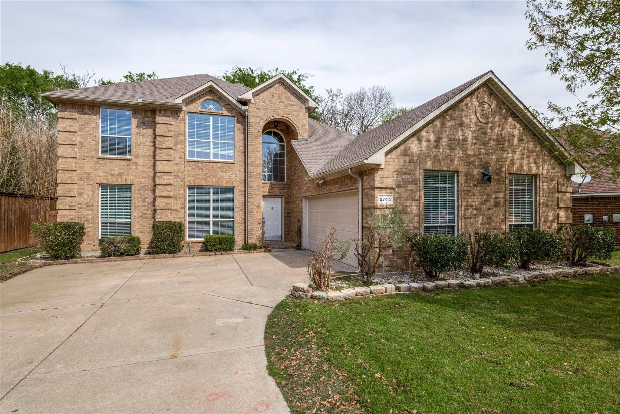 Grand Prairie, TX 75052,5744 Derek Way