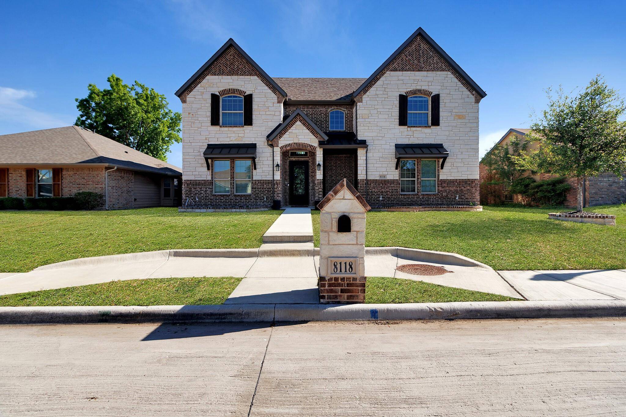 Rowlett, TX 75088,8118 Kensington Drive