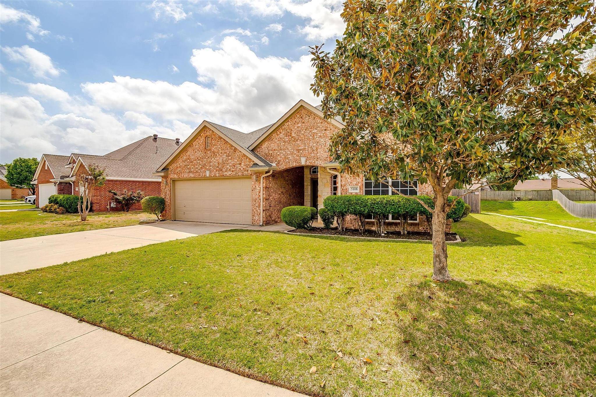 Haltom City, TX 76137,5108 Roundtree Court