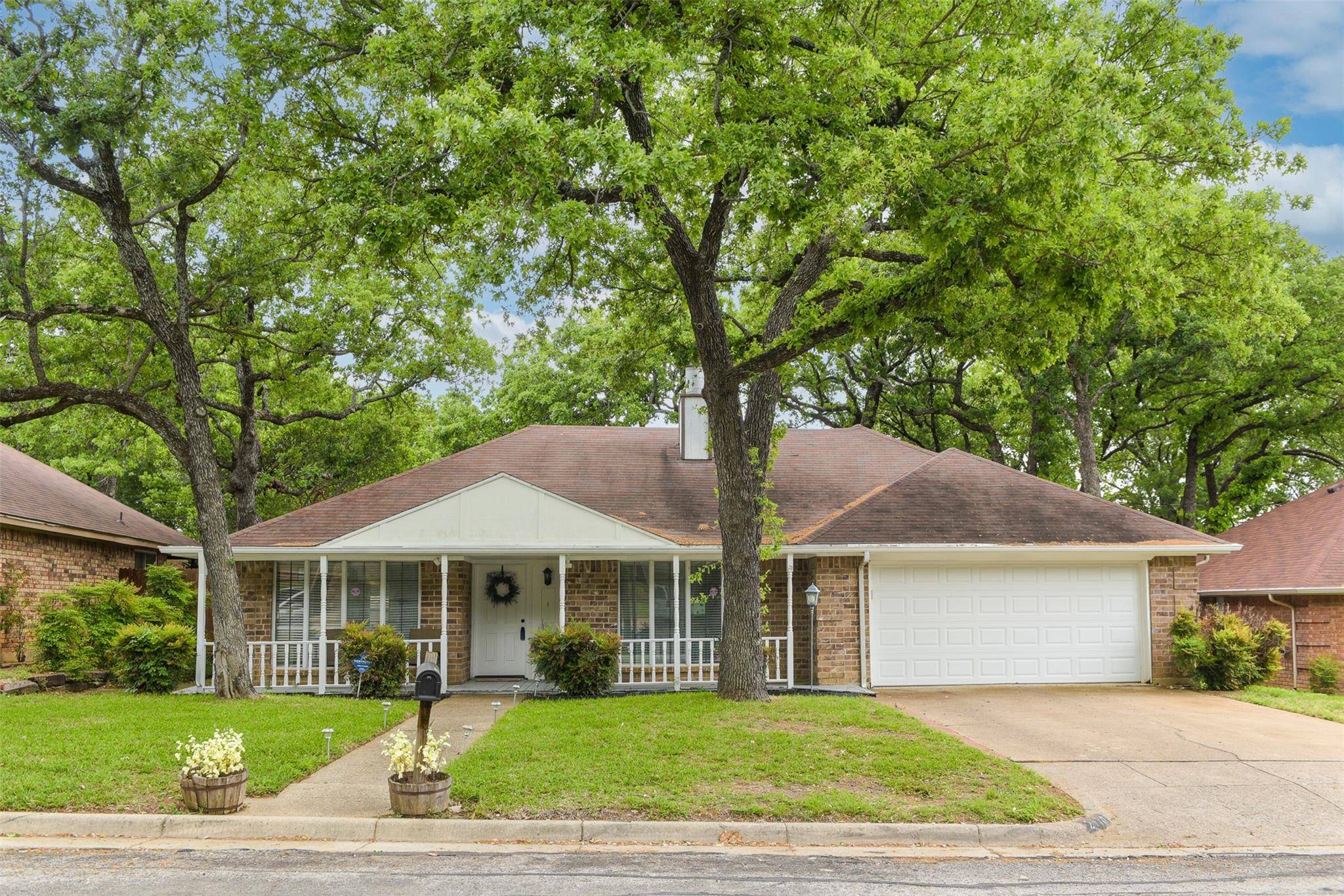 Arlington, TX 76017,2110 Preakness Court