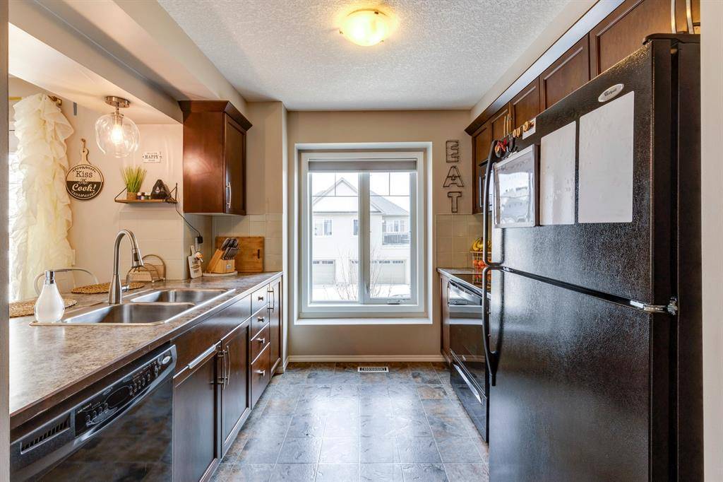 Airdrie, AB T4B 0N9,147 Windstone CRES SW