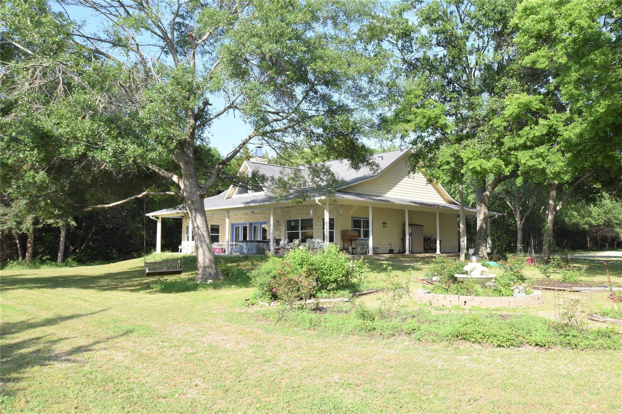 Kerens, TX 75144,2099 SE County Road 3310 SE