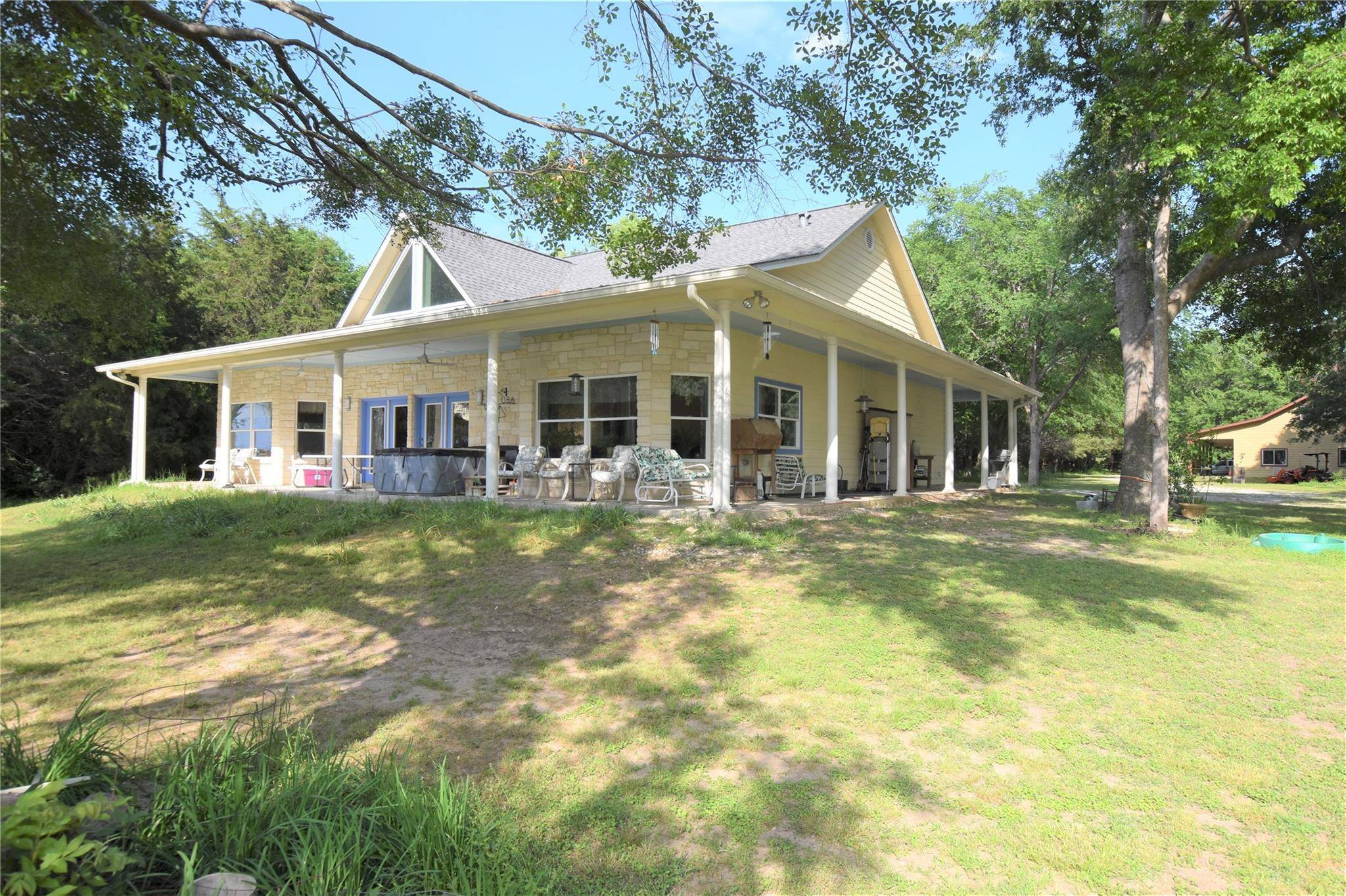 Kerens, TX 75144,2099 SE County Road 3310 SE