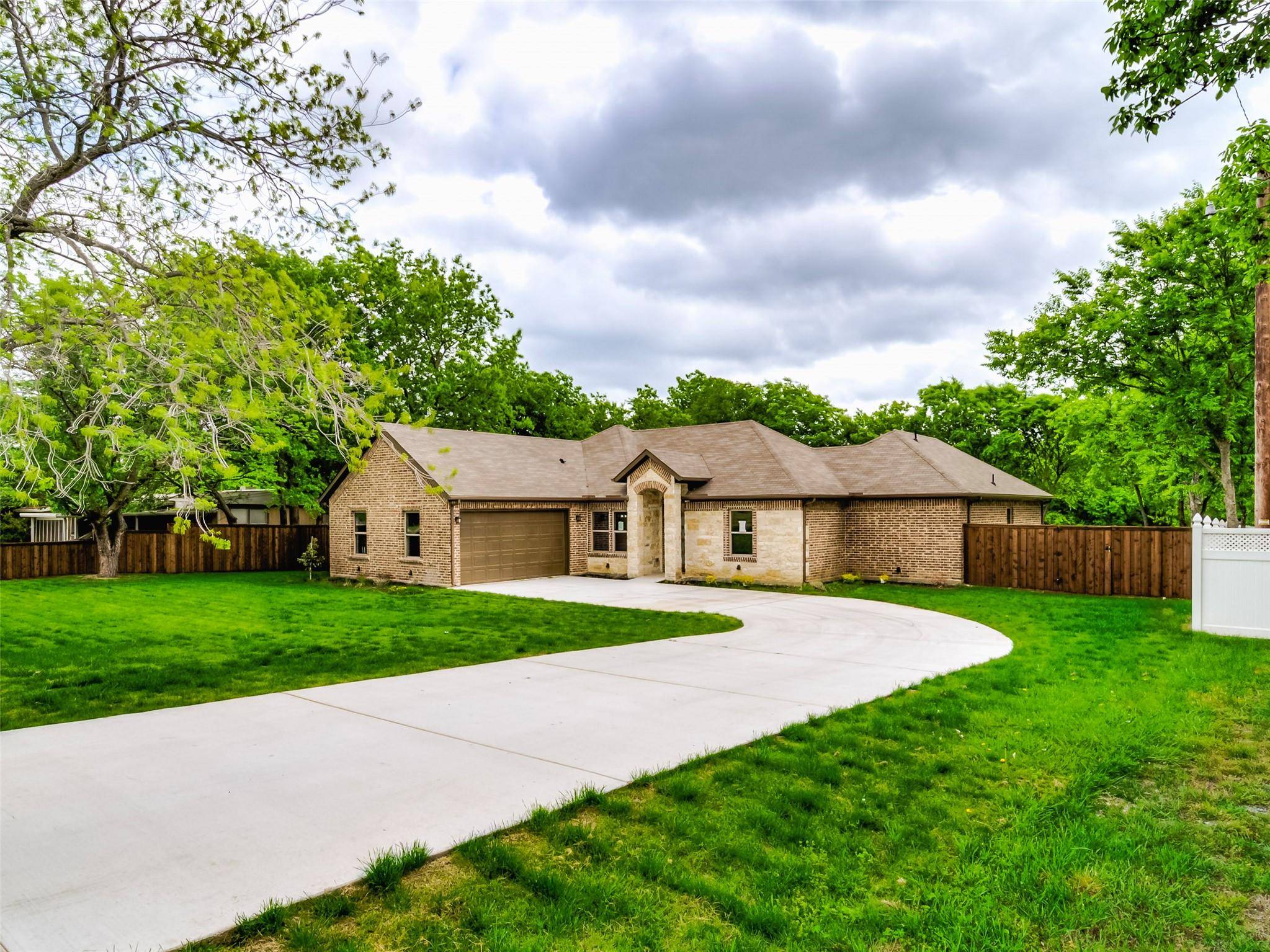 Red Oak, TX 75154,121 Hillcrest Lane