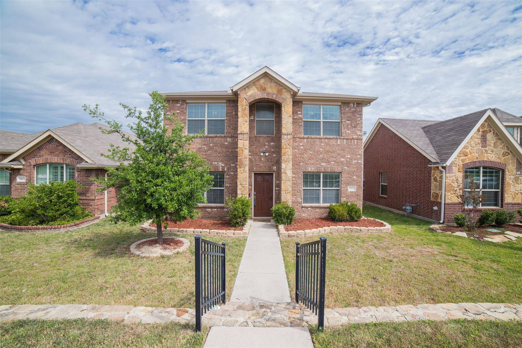 Fort Worth, TX 76123,5848 Burgundy Rose Drive