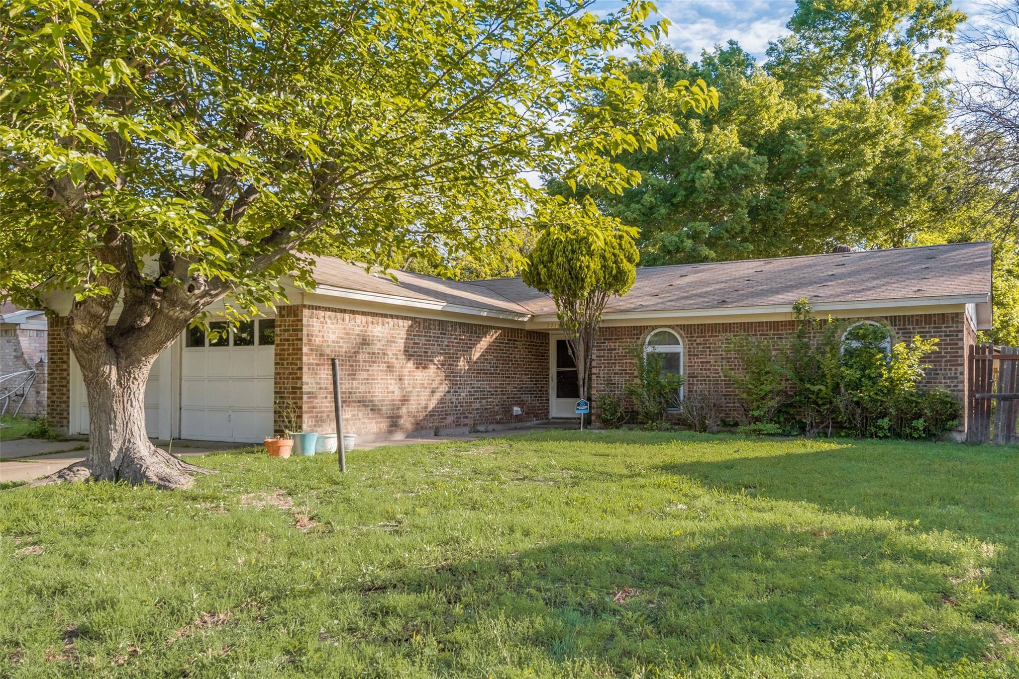 Arlington, TX 76014,1711 Briar Meadow Drive