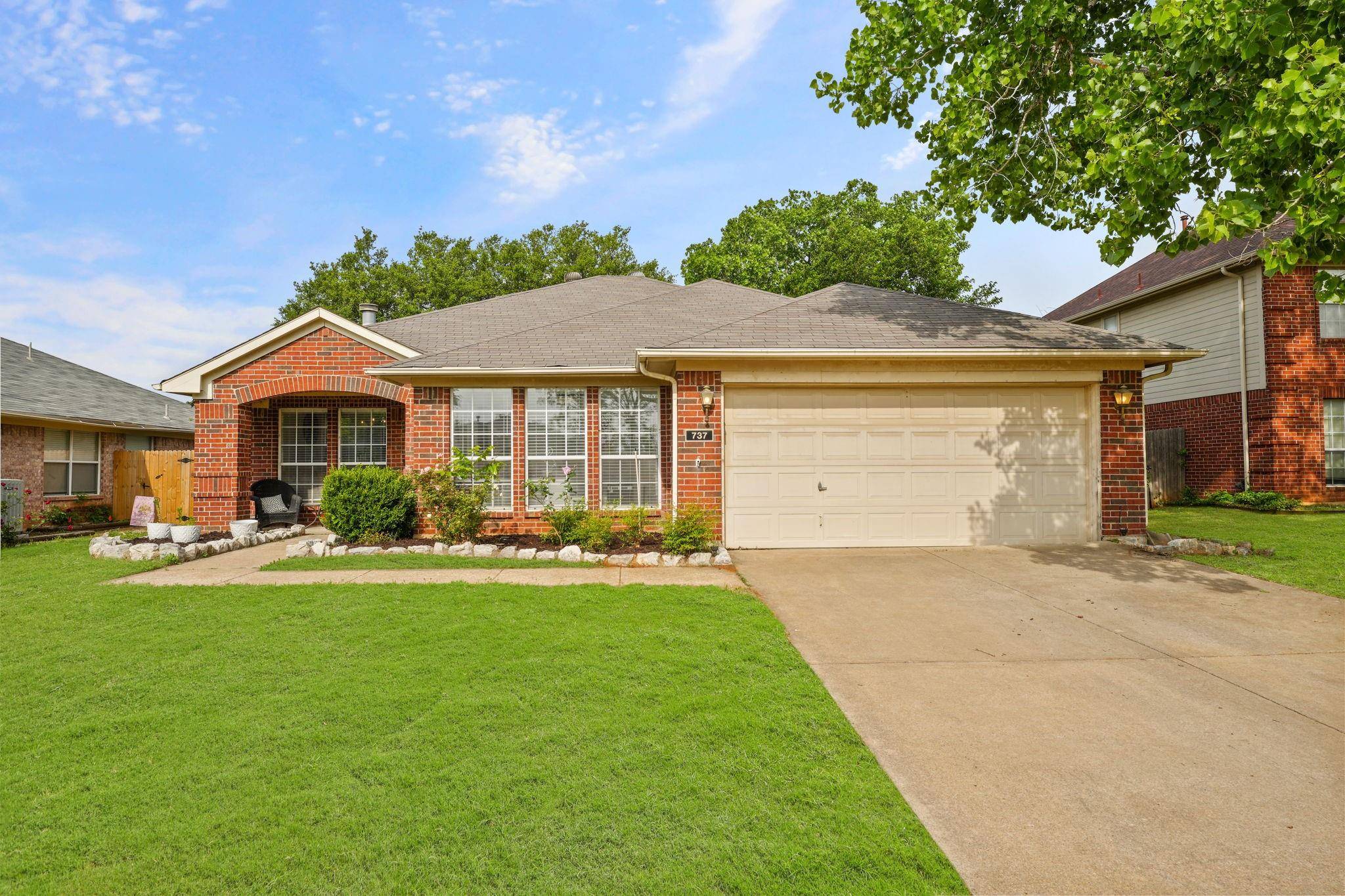 Lake Dallas, TX 75065,737 Winding Oak Bend