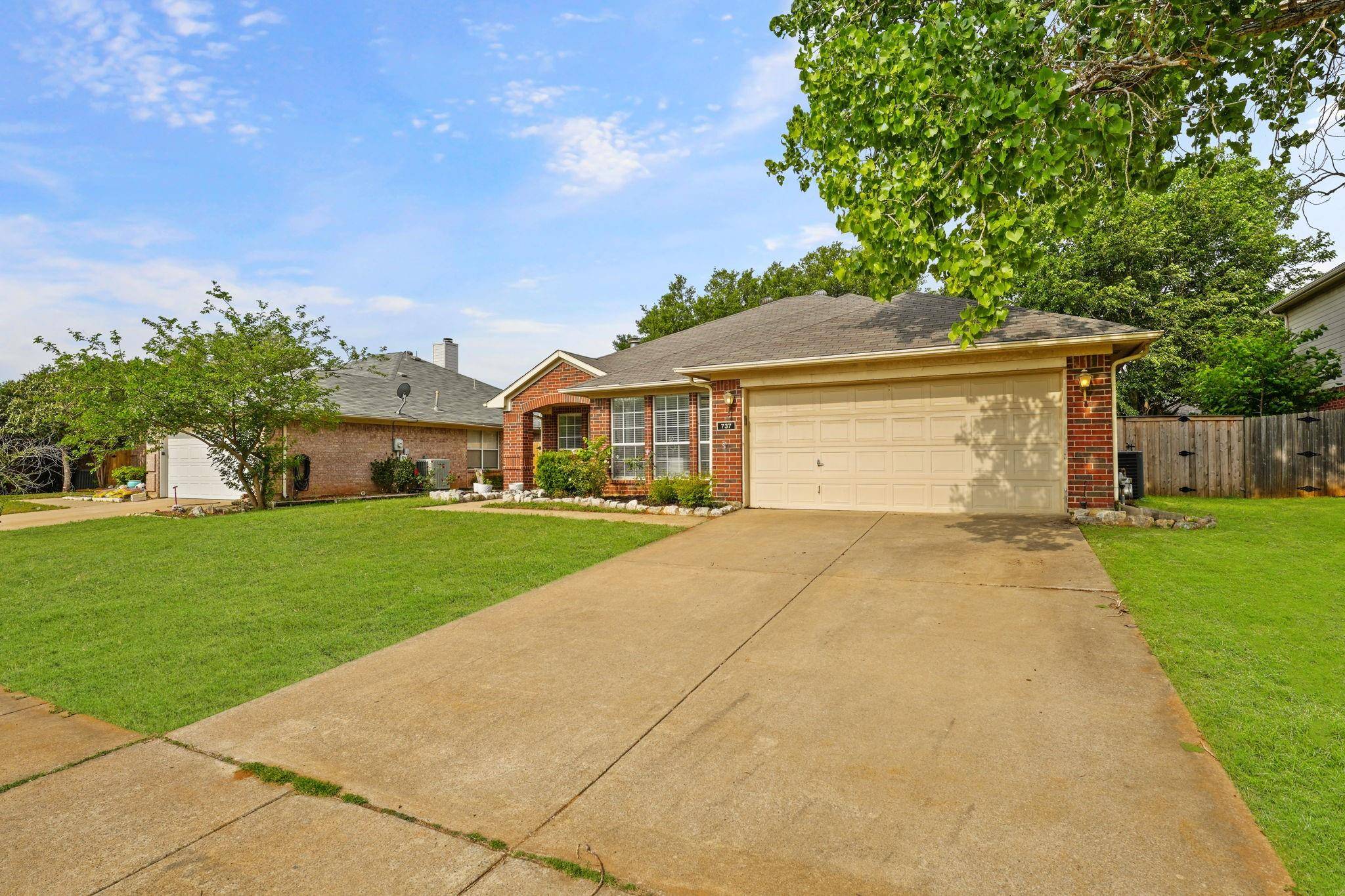 Lake Dallas, TX 75065,737 Winding Oak Bend