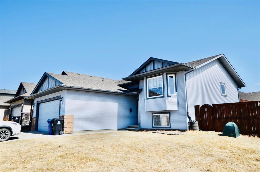 Blackfalds, AB T4M 0H2,41 Paramount CRES