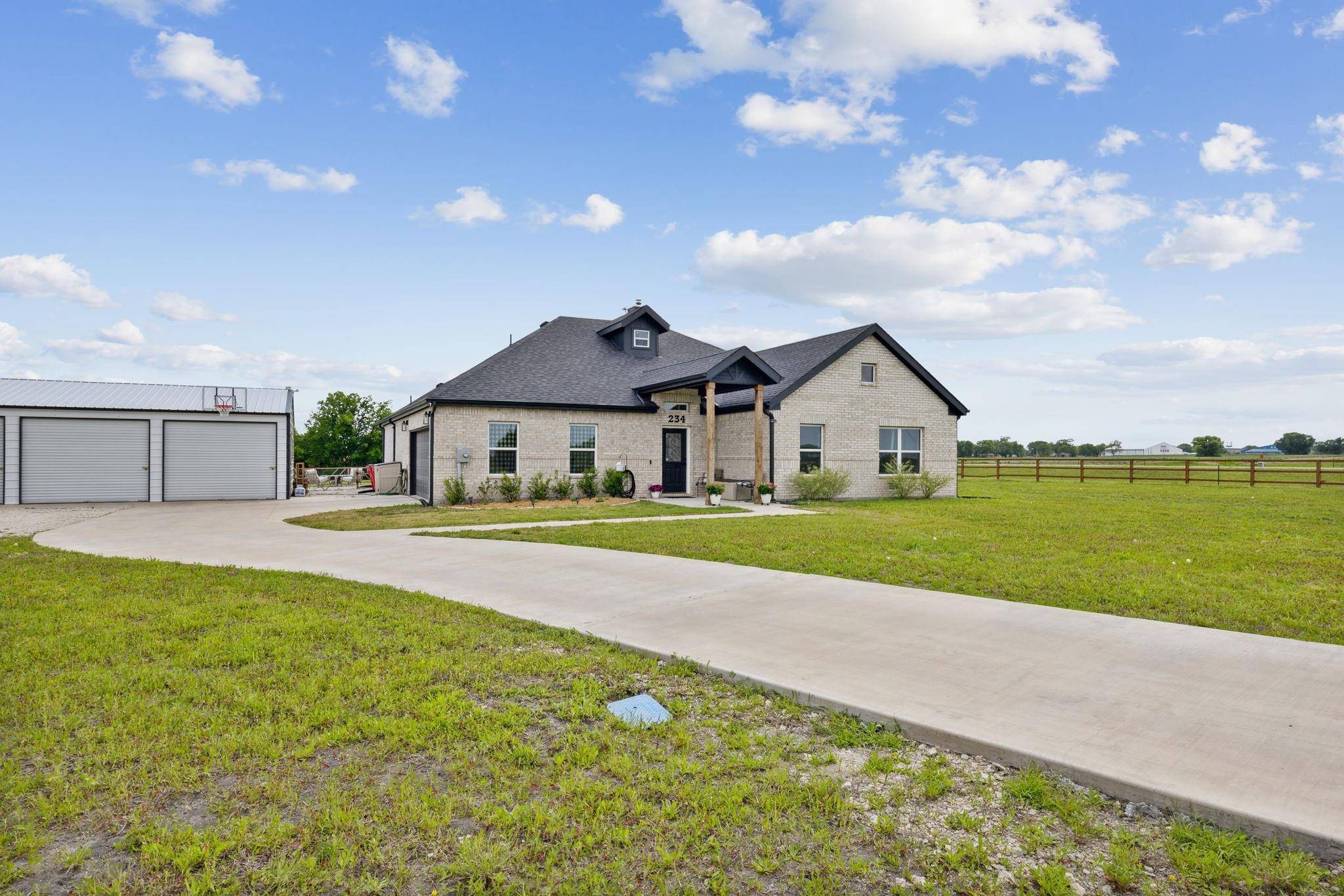 Leonard, TX 75452,234 County Road 4833