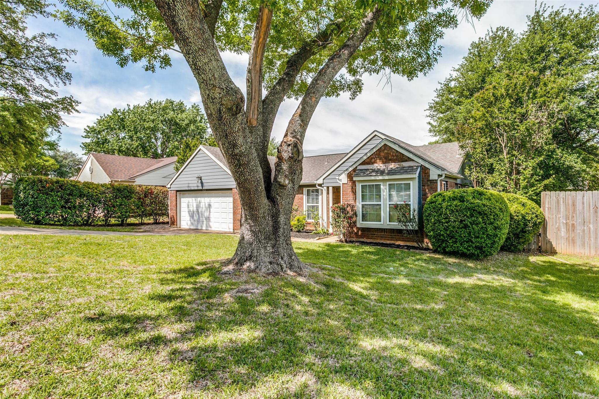 Grapevine, TX 76051,553 Yellowstone Drive