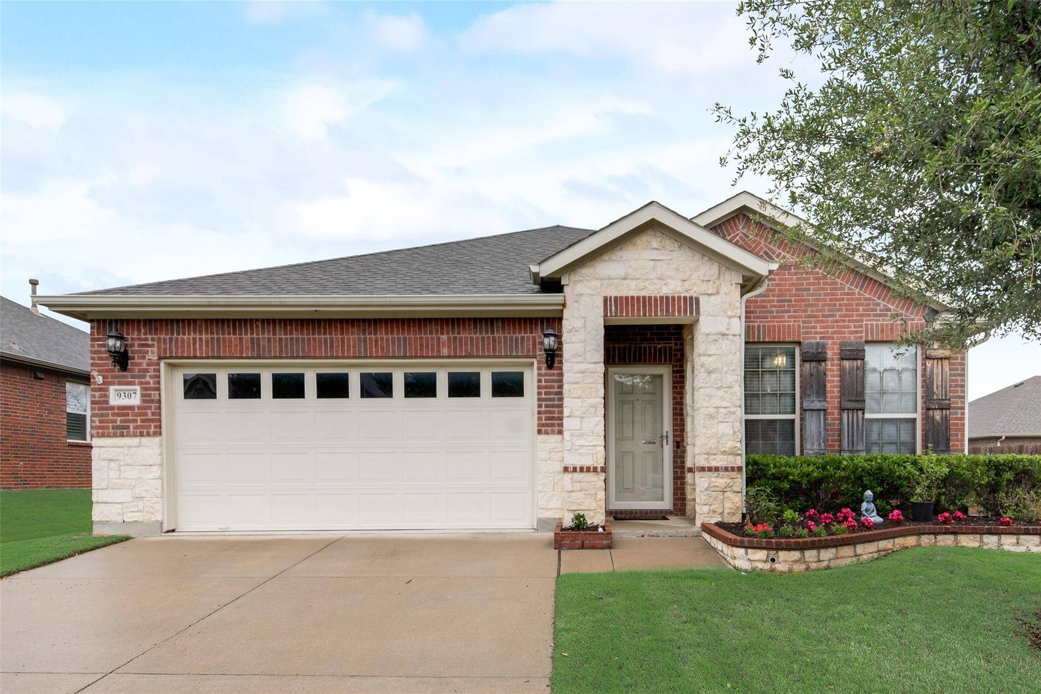 Arlington, TX 76002,9307 Moon River Drive