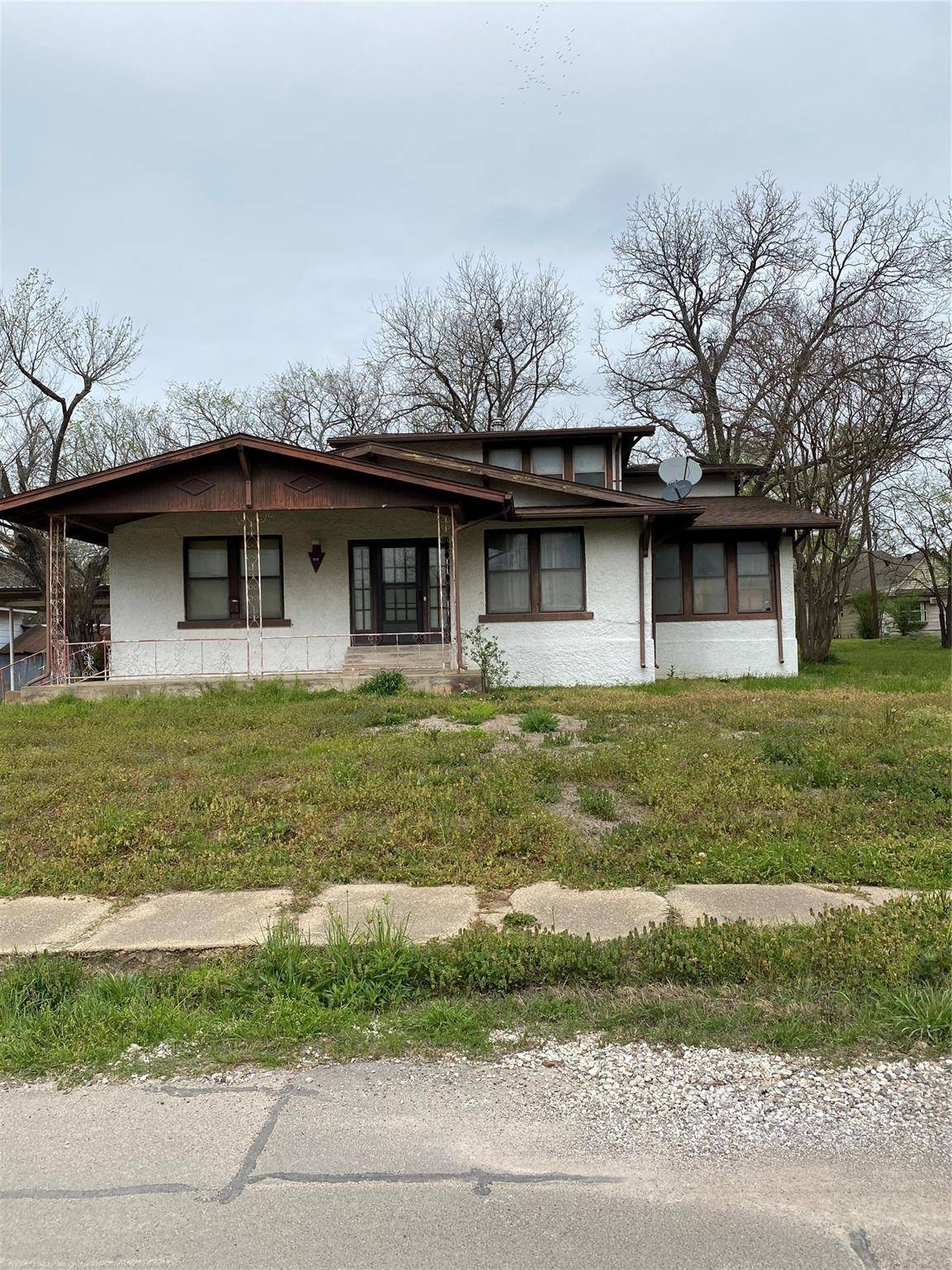 Bonham, TX 75418,808 W 7th Street