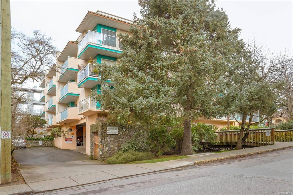 Saanich, BC V8X 2S1,1032 Inverness Rd #102