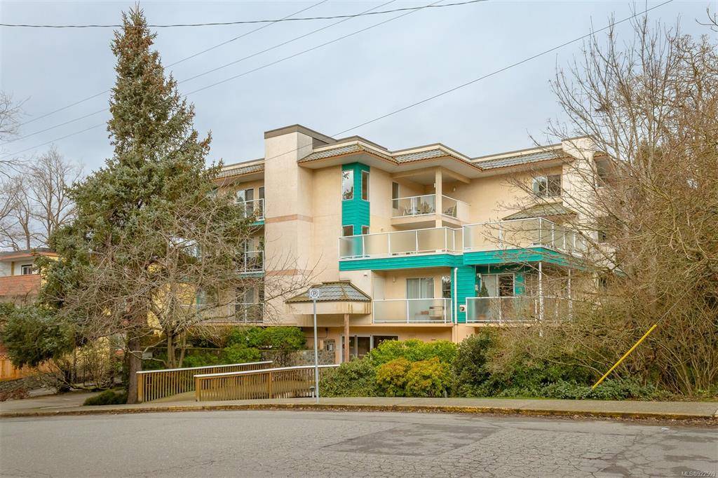 Saanich, BC V8X 2S1,1032 Inverness Rd #102