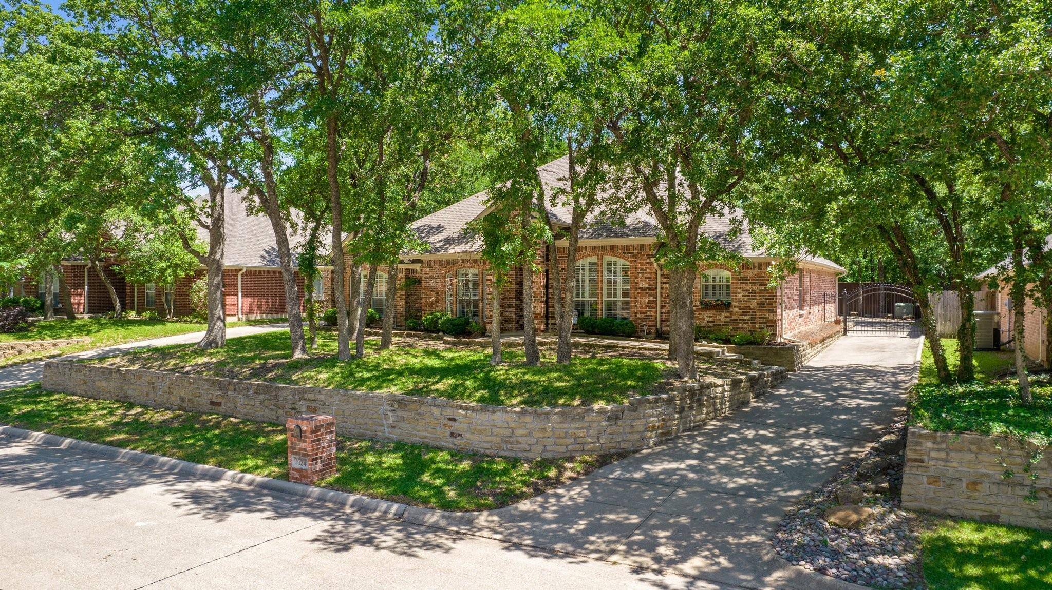 Hurst, TX 76054,3624 Chateaux Lane