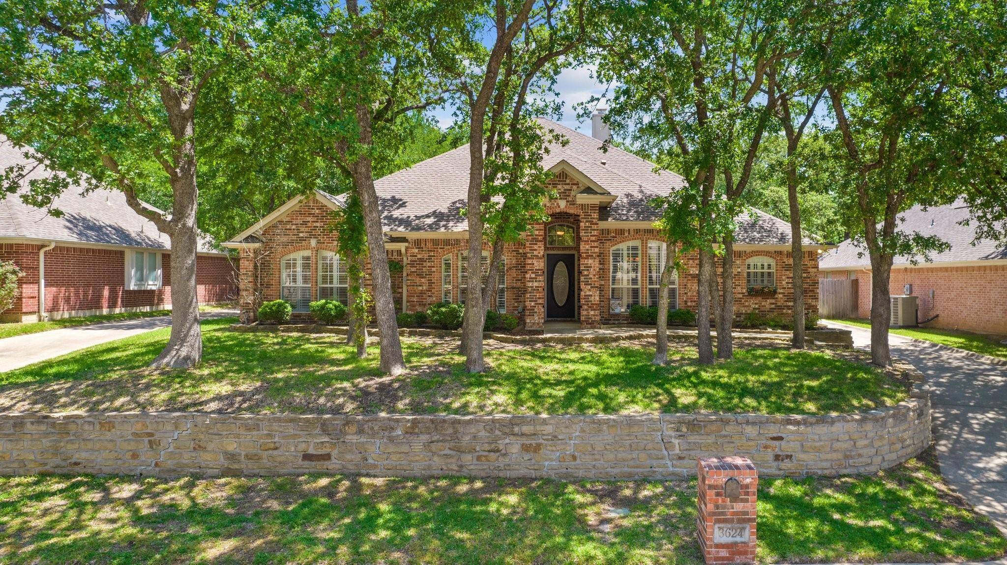 Hurst, TX 76054,3624 Chateaux Lane