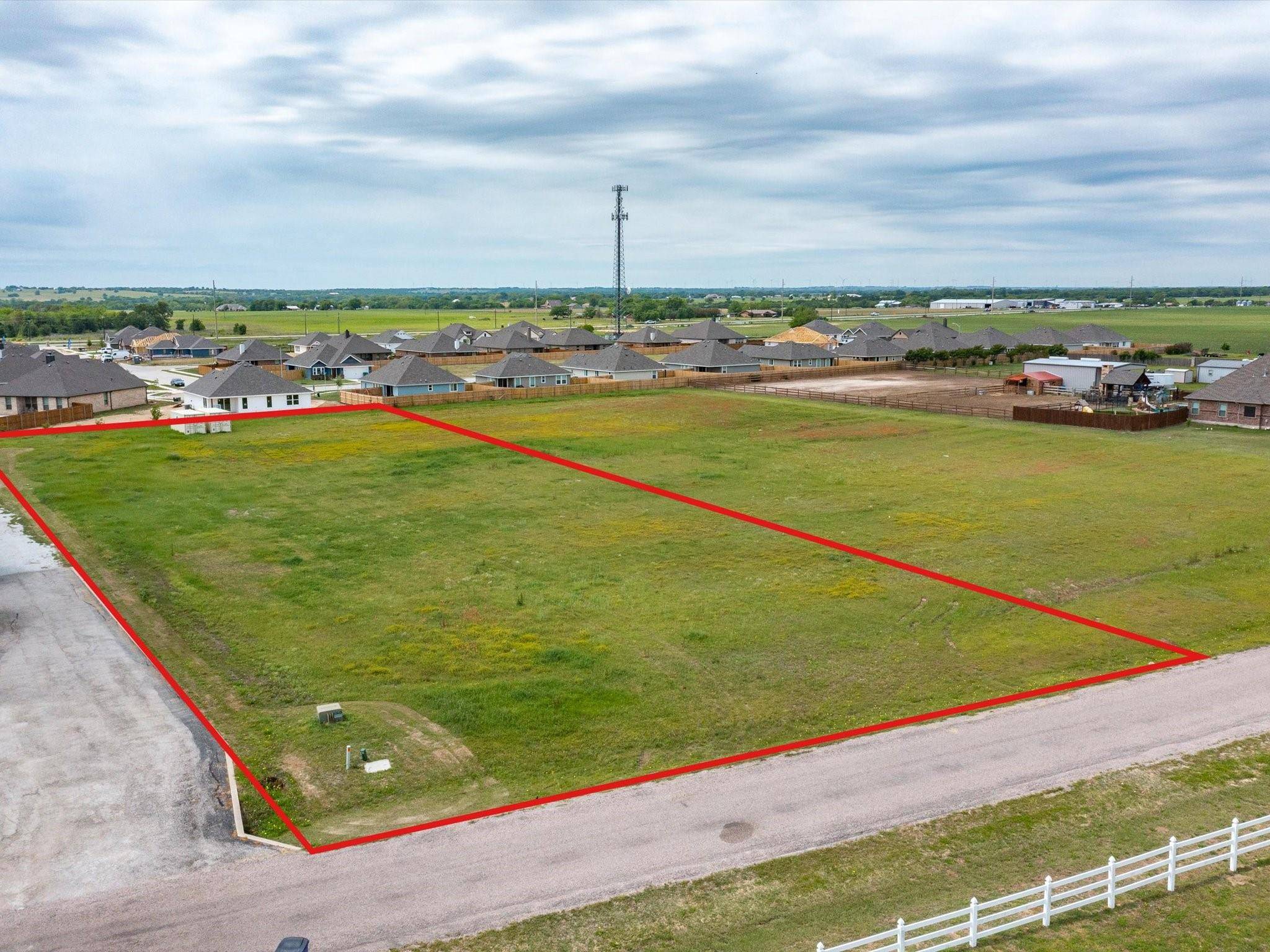 Lindsay, TX 76252,136 County Road 466