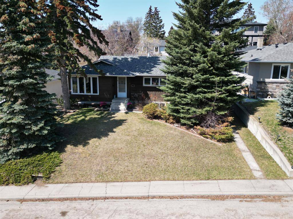 Calgary, AB T2L 0L8,29 Cawder DR NW