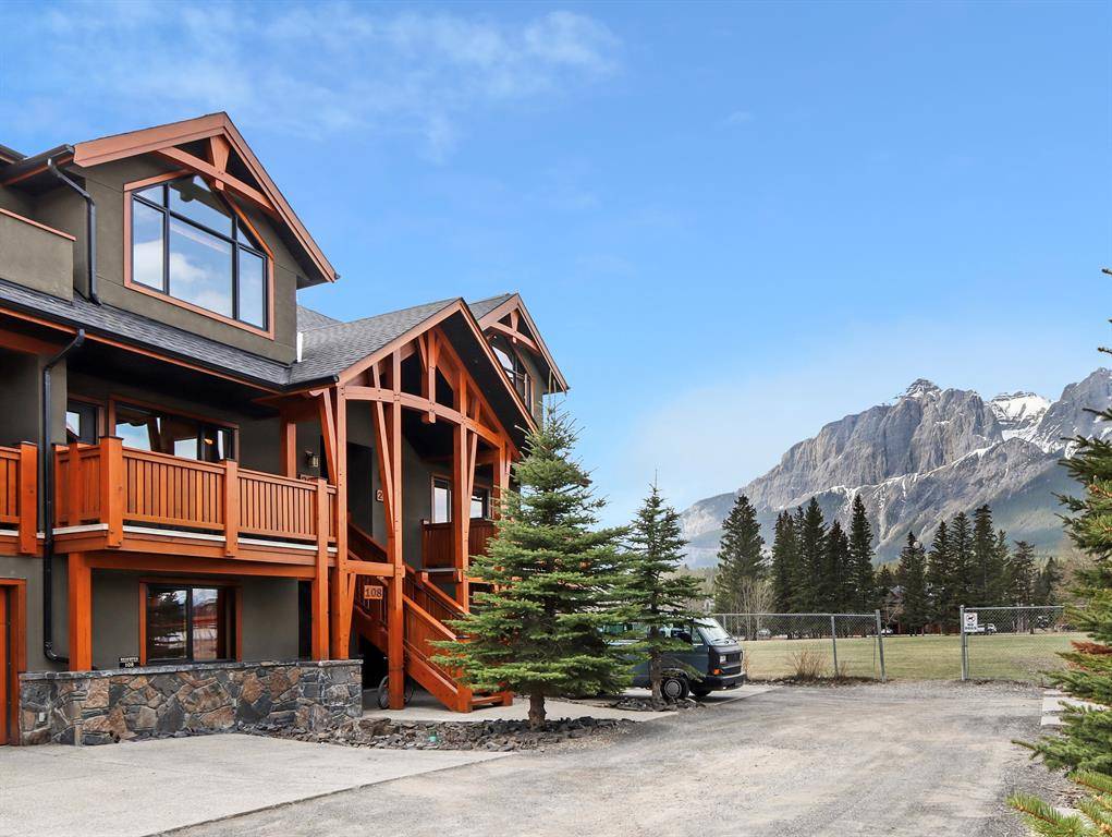 Canmore, AB T1W2L4,702 4th ST #201