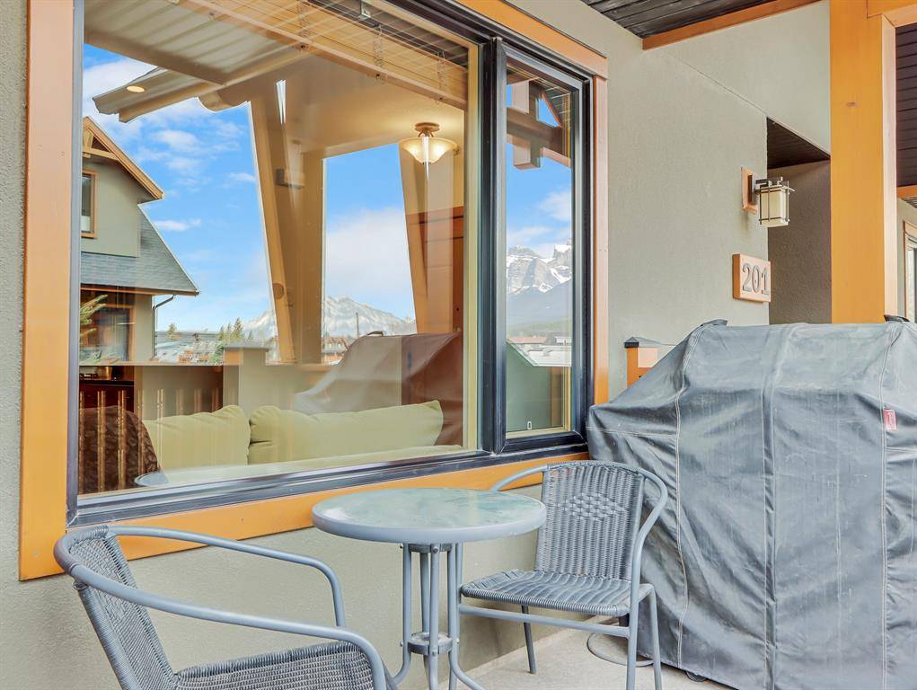 Canmore, AB T1W2L4,702 4th ST #201