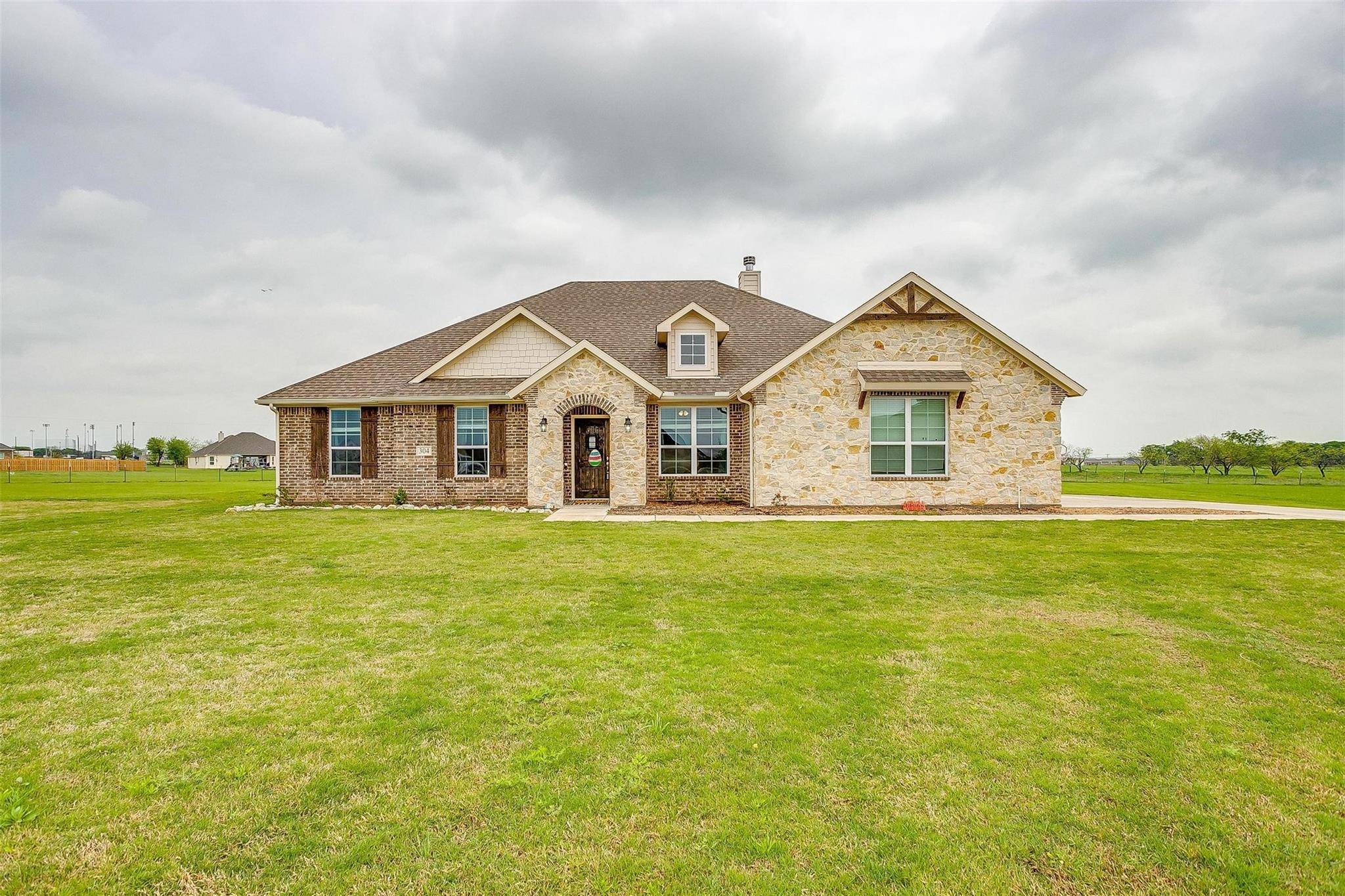 Rio Vista, TX 76093,304 Olde Knoll Place