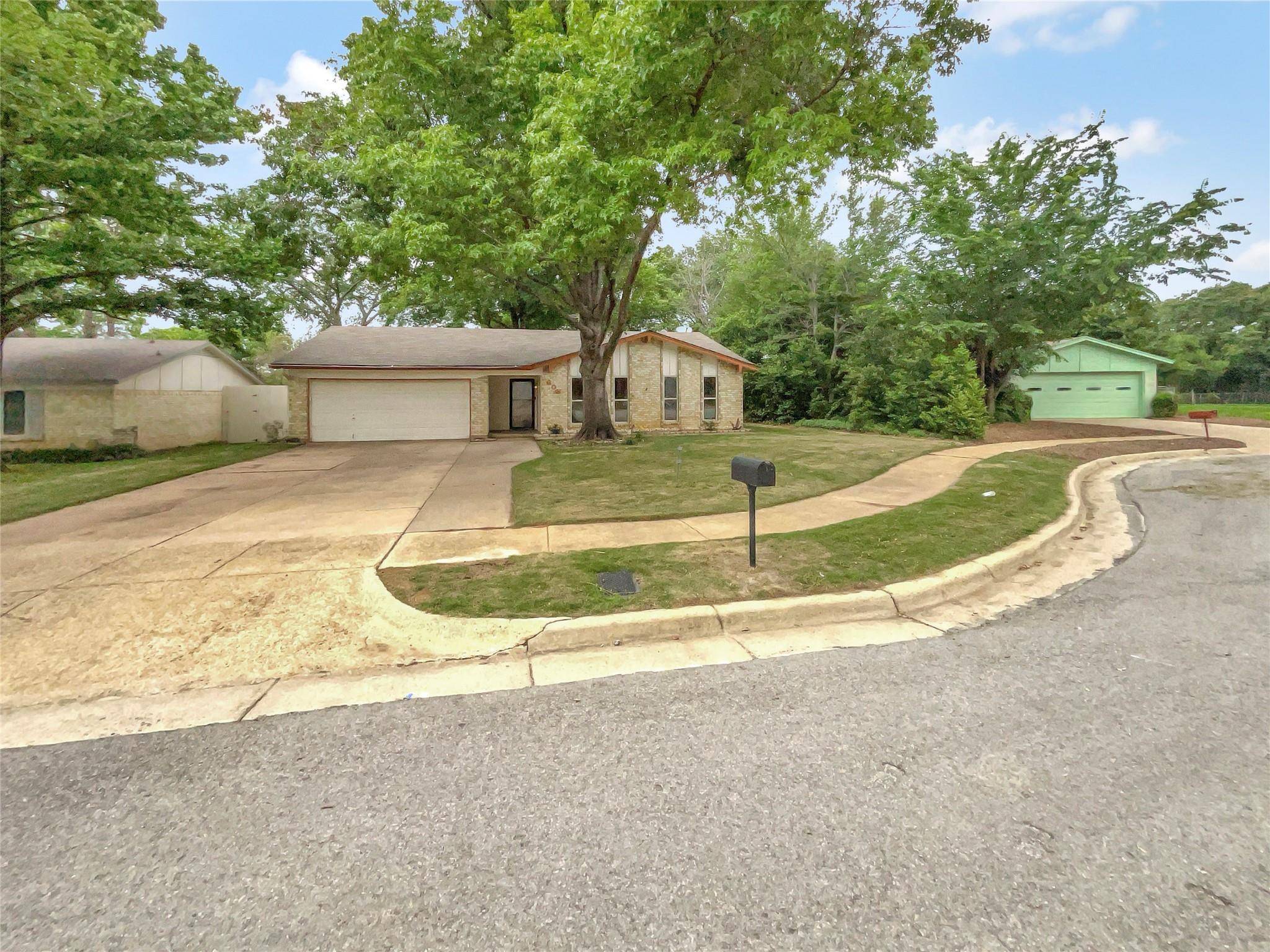 Euless, TX 76039,606 Aspenway Circle