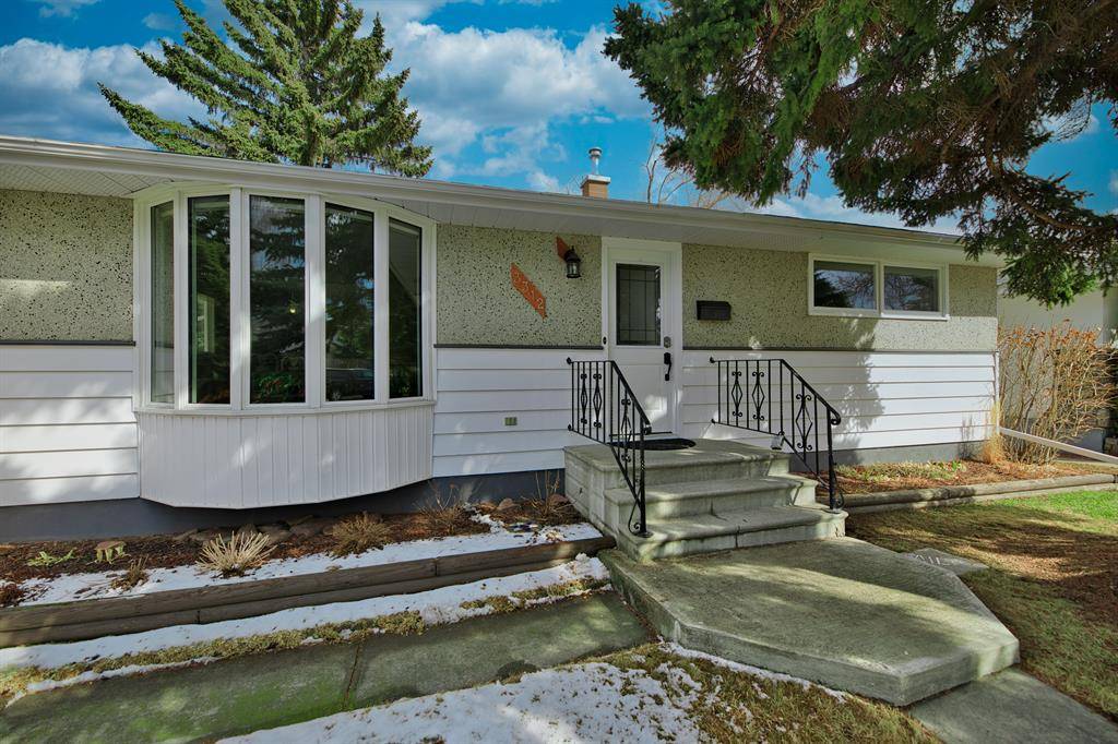 Calgary, AB T3E 3W8,3312 46 ST SW