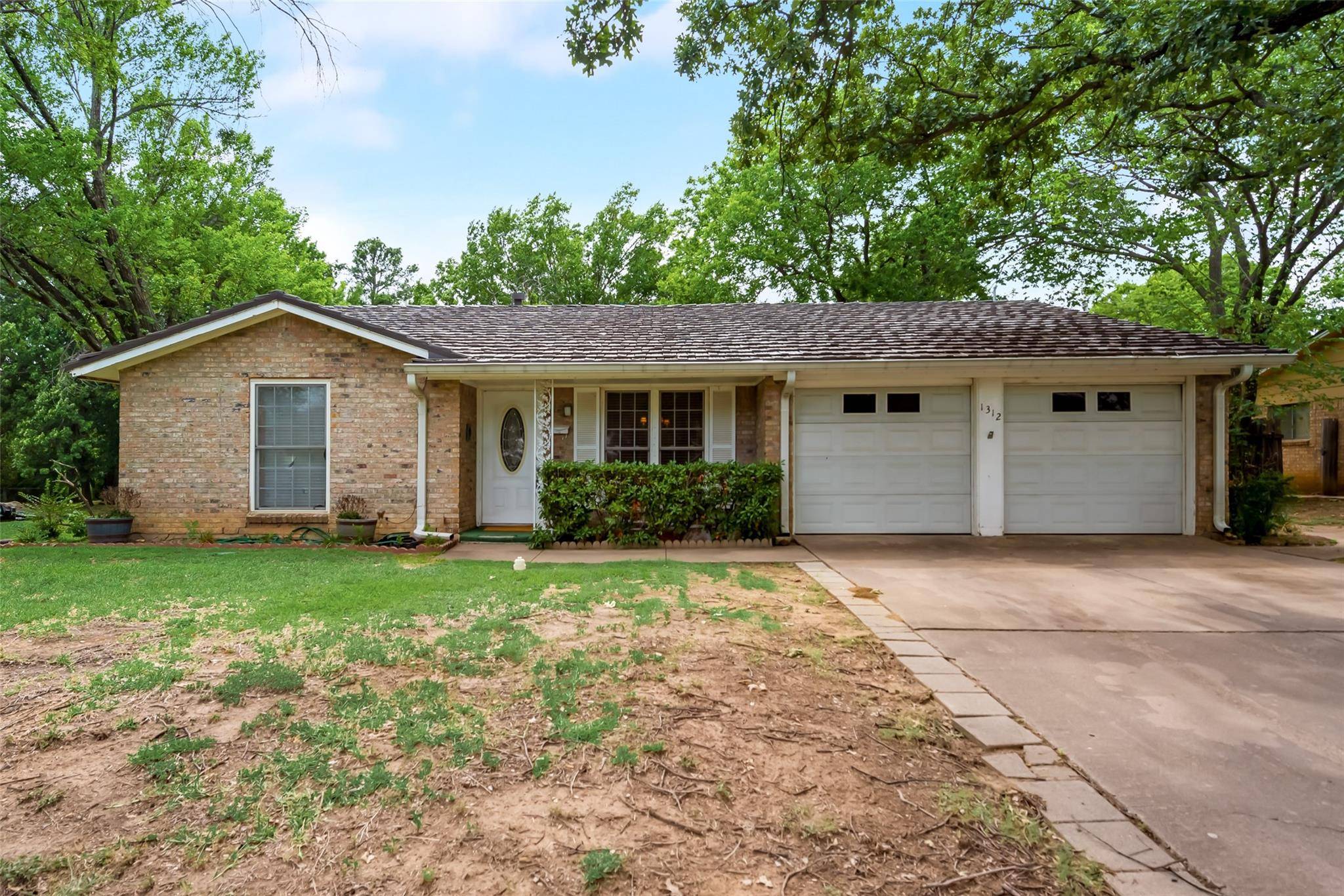 Arlington, TX 76011,1312 Willowbrook Street