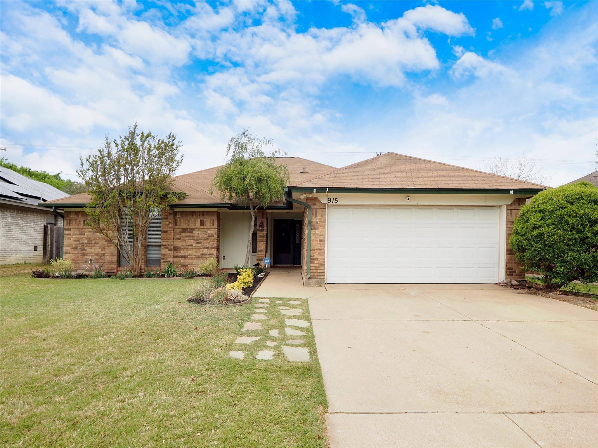 Arlington, TX 76001,915 Packard Drive