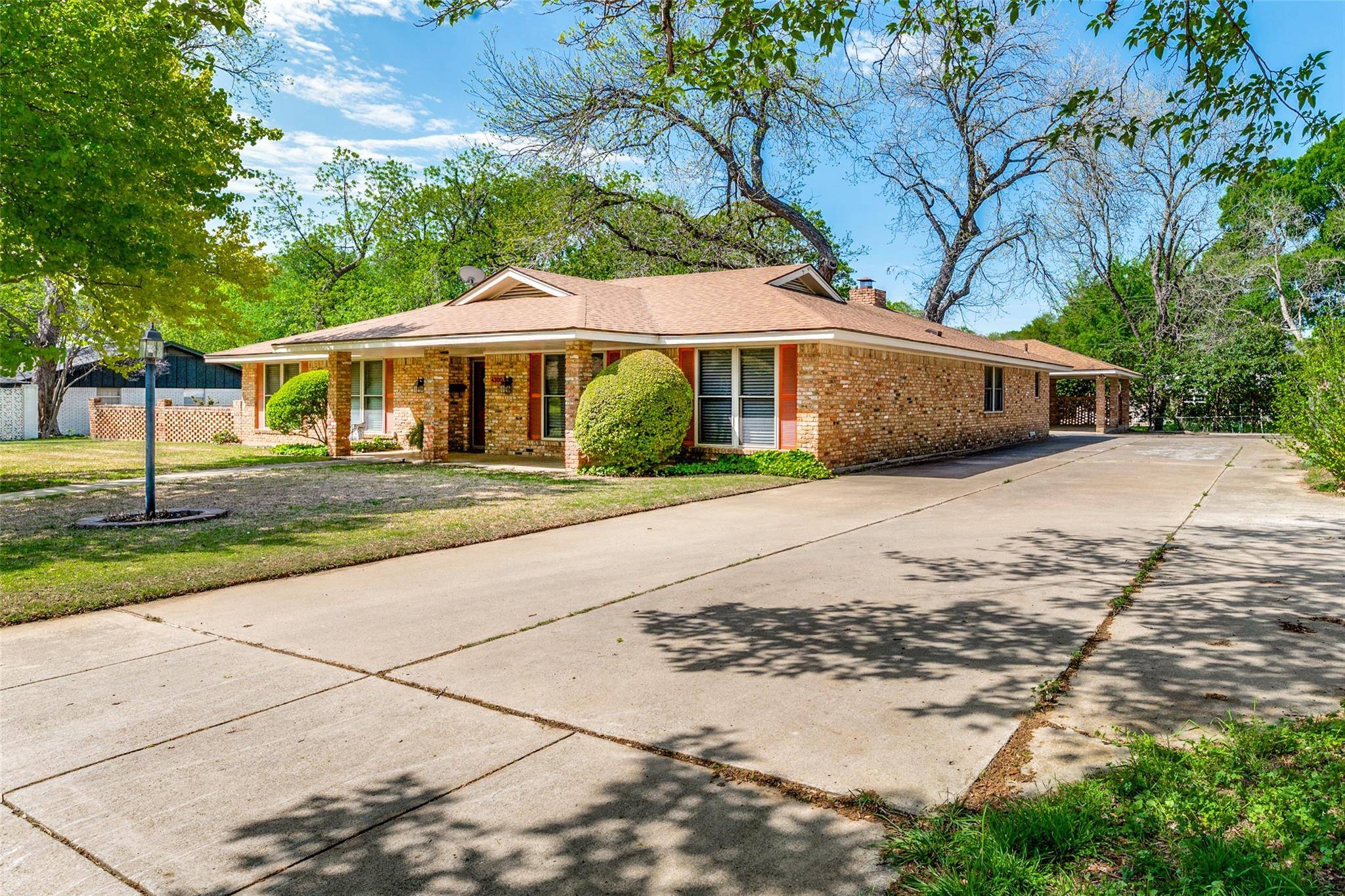 Benbrook, TX 76116,4300 Springbranch Drive