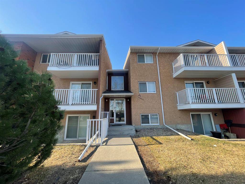 Red Deer, AB T4R 1V4,41 Bennett ST #302