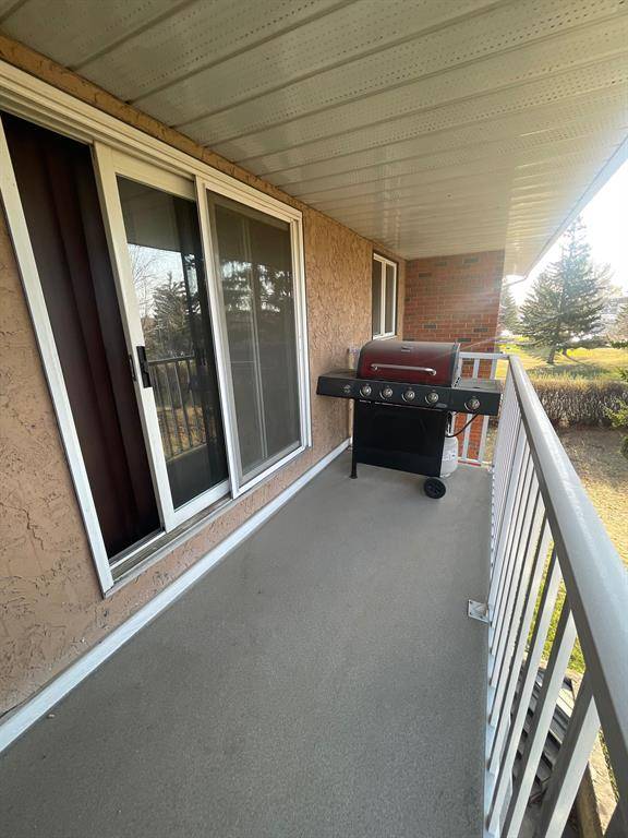 Red Deer, AB T4R 1V4,41 Bennett ST #302