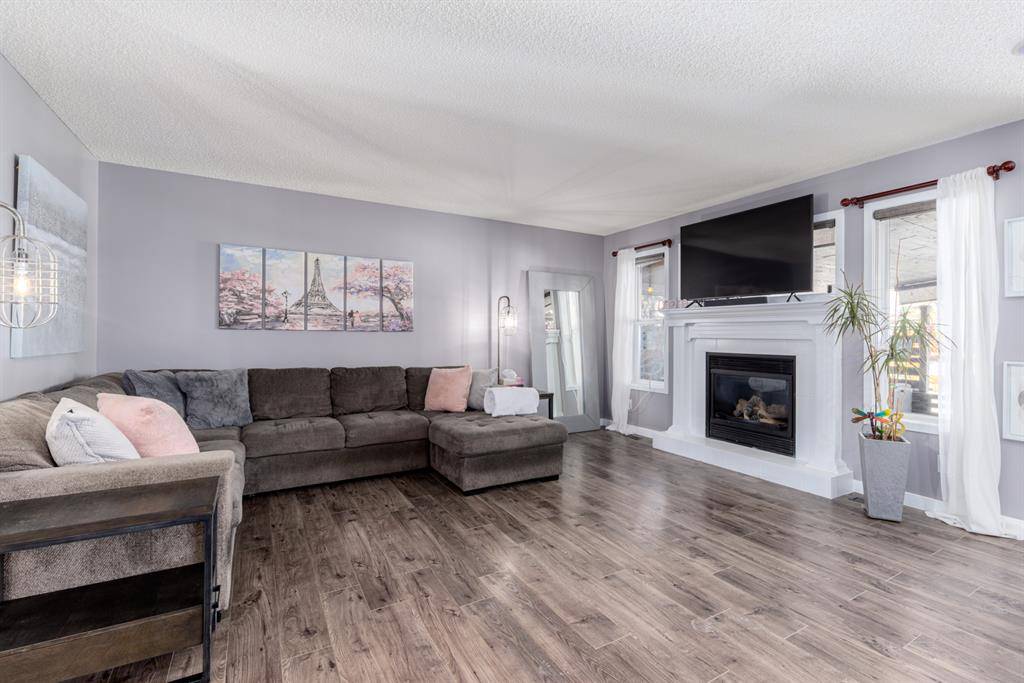 Calgary, AB T3H 5W4,75 Cougarstone LNDG SW