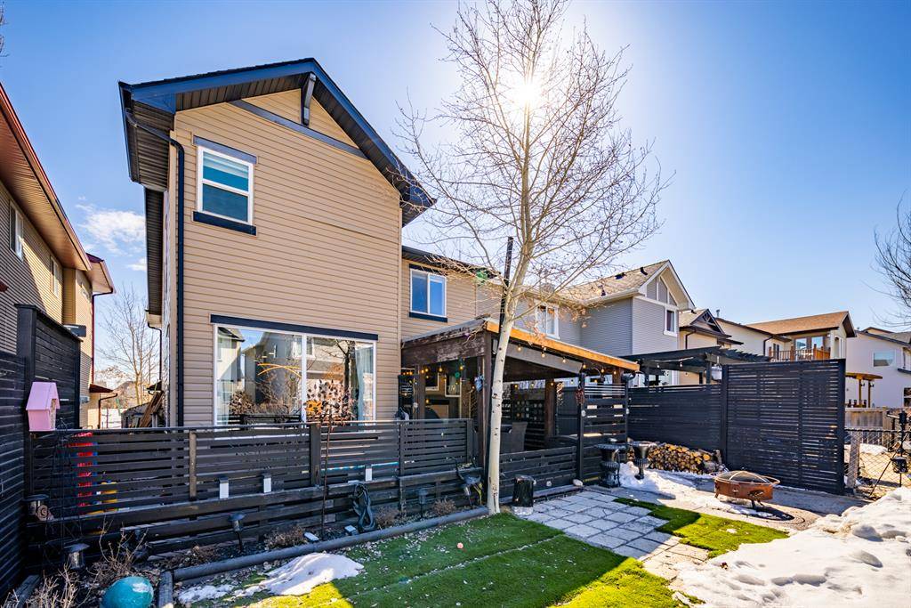 Calgary, AB T3H 5W4,75 Cougarstone LNDG SW