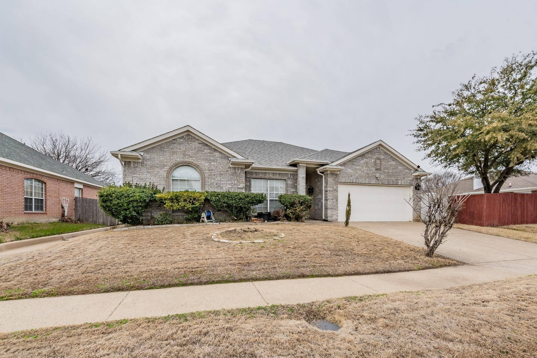 Arlington, TX 76001,6602 Stone Branch Drive