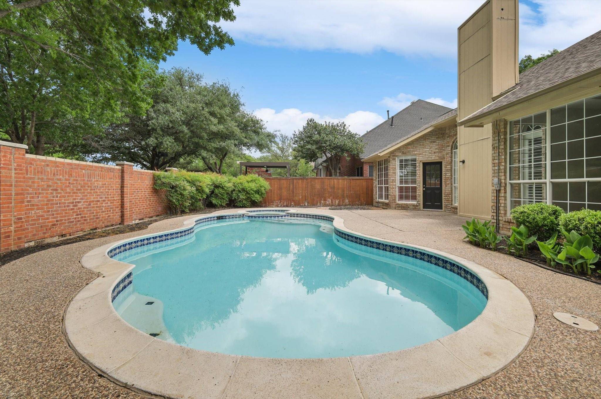 Addison, TX 75001,3879 Ridgelake Court