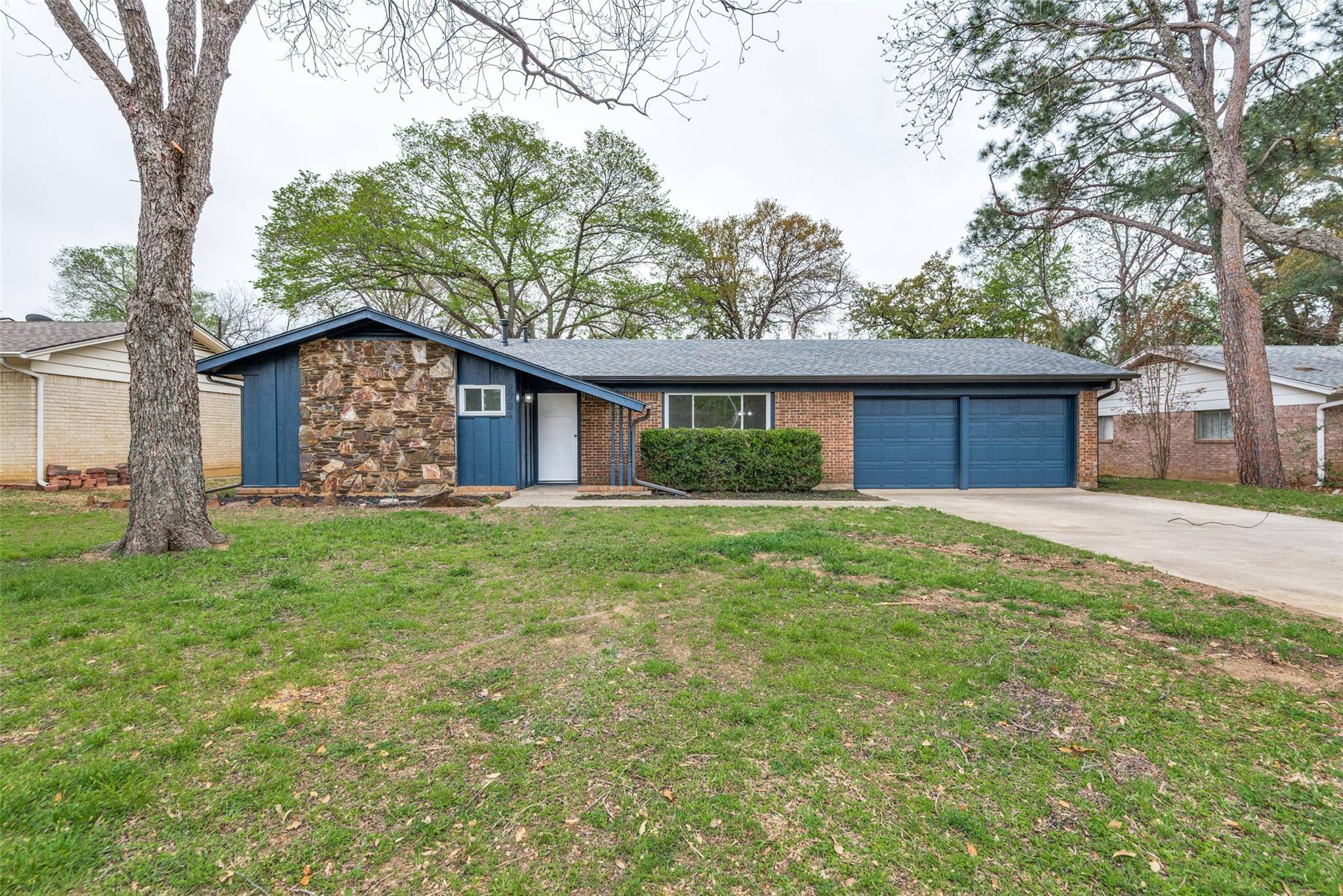 Arlington, TX 76013,2704 Blackwood Drive