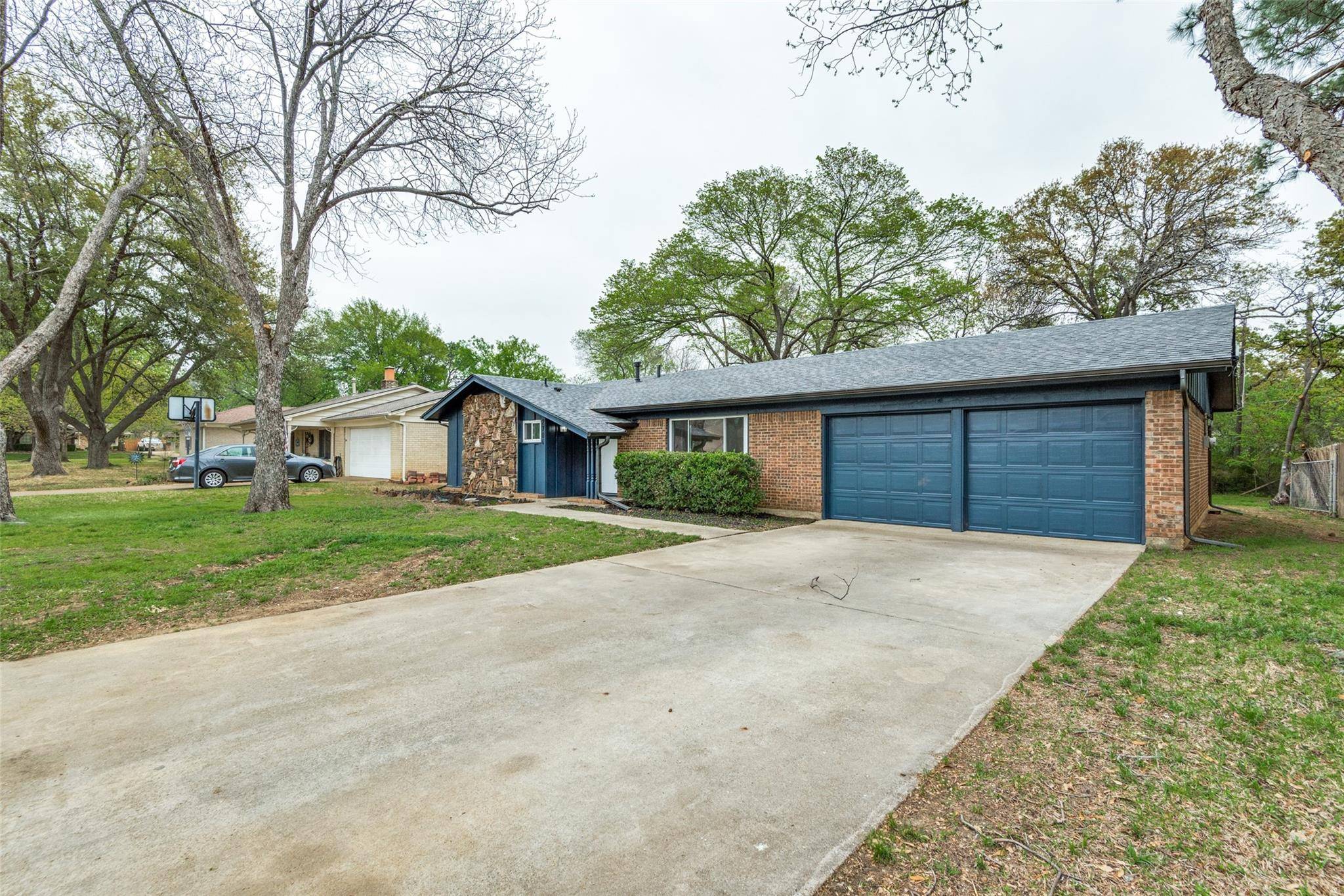 Arlington, TX 76013,2704 Blackwood Drive