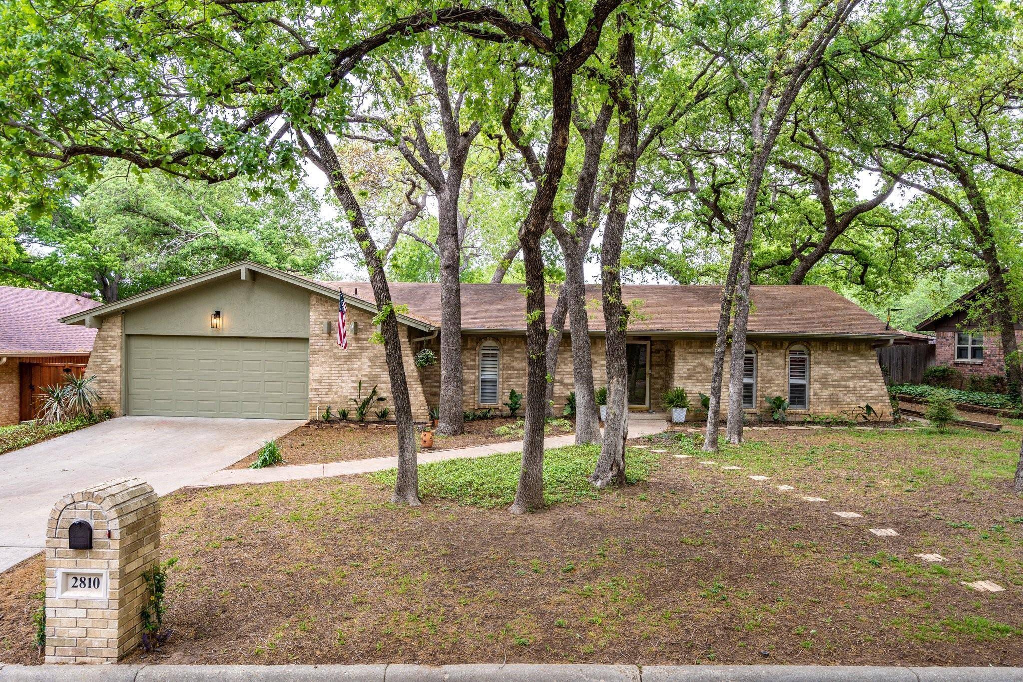 Grapevine, TX 76051,2810 Oak Forest Drive